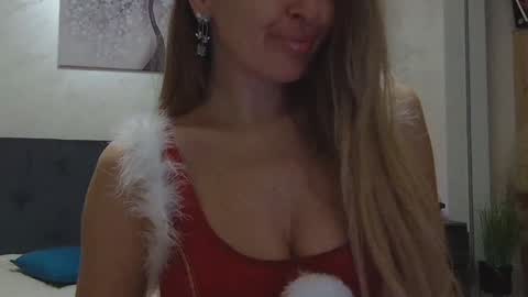 Snapshot of miriam04 chatting on December 24, 10:17 pm miriam04 online show from December 24, 10:17 pm