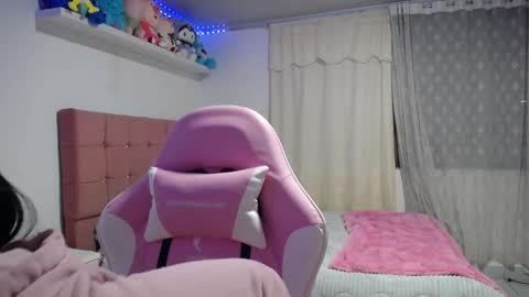 miss_honeyyy online show from September 16, 12:34 am