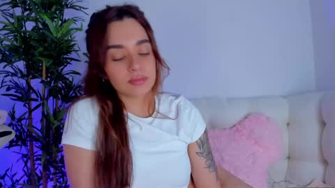 Snapshot of miss_lanaa chatting on September 18, 1:09 am Alana online show from September 18, 1:09 am