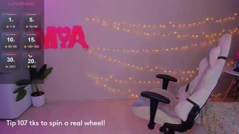 Snapshot of miss_mia_meow chatting on February 27, 10:20 pm Mamma Mia online show from February 27, 10:20 pm