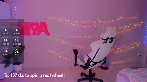 Snapshot of miss_mia_meow chatting on February 11, 9:03 pm Mamma Mia online show from February 11, 9:03 pm