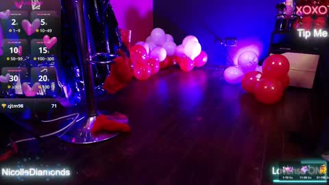 Snapshot of miss_nicolesds chatting on February 19, 6:43 pm Miss Nicole online show from February 19, 6:43 pm