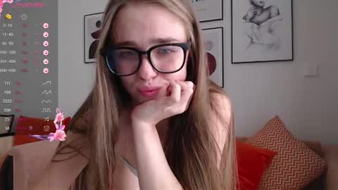 Snapshot of miss_sweetbb chatting on March 7, 6:02 am Bella online show from March 7, 6:02 am