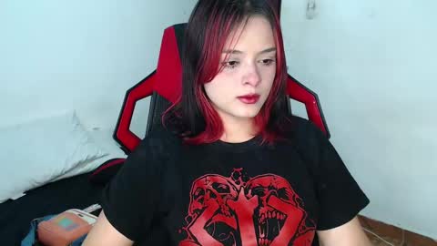 Snapshot of missakamee_420 chatting on January 7, 9:03 pm violeta online show from January 7, 9:03 pm