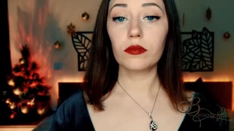 Snapshot of missbeverlymills chatting on December 19, 9:27 pm The divine Beverly online show from December 19, 9:27 pm