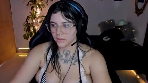 Snapshot of misscharlottte_18 chatting on December 12, 7:37 pm Missy Charlottte. Hey remember to give me a thumbs up ty online show from December 12, 7:37 pm