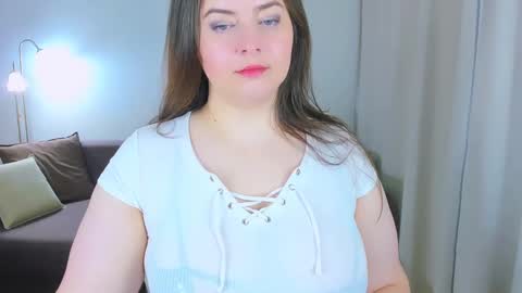 Snapshot of missdeluz chatting on February 6, 7:02 am Lexi online show from February 6, 7:02 am