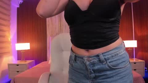 Snapshot of missisabella1 chatting on February 12, 11:40 am Bella Castillo online show from February 12, 11:40 am
