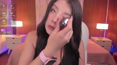Snapshot of missisabella1 chatting on February 17, 5:44 pm Bella Castillo online show from February 17, 5:44 pm