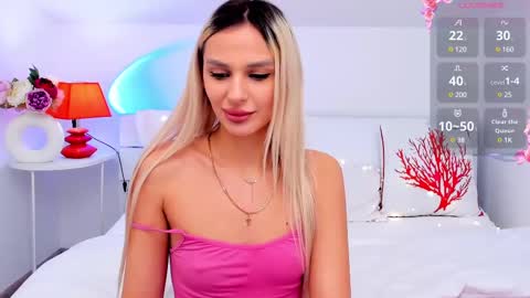 Snapshot of misslou_ chatting on February 15, 9:49 am Lou online show from February 15, 9:49 am