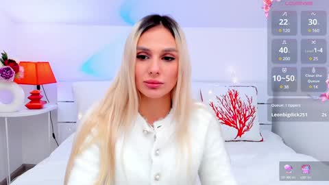 Snapshot of misslou_ chatting on February 4, 12:55 pm Lou online show from February 4, 12:55 pm
