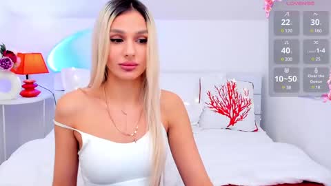 Snapshot of misslou_ chatting on February 13, 12:43 pm Lou online show from February 13, 12:43 pm