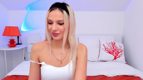 Snapshot of misslou_ chatting on January 26, 6:07 am Lou online show from January 26, 6:07 am