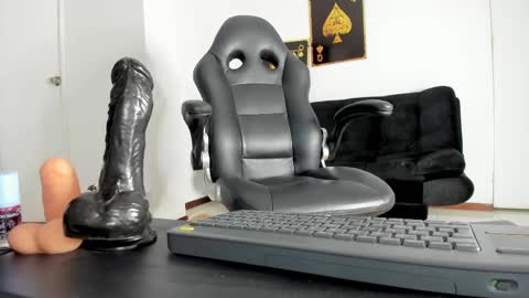 Snapshot of missmartinafeet chatting on February 13, 10:22 pm Martina online show from February 13, 10:22 pm