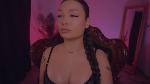 Snapshot of missmerciless chatting on February 26, 6:19 am LUXXANDRA online show from February 26, 6:19 am