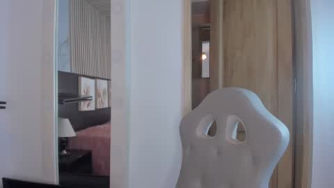 insta miss nickeloo online show from January 15, 6:29 pm