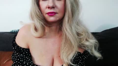 Snapshot of missqueen1416 chatting on January 22, 7:03 am Missqueen1416 online show from January 22, 7:03 am