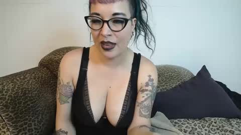 Snapshot of missy_dee chatting on January 13, 8:37 am Missy Dee online show from January 13, 8:37 am