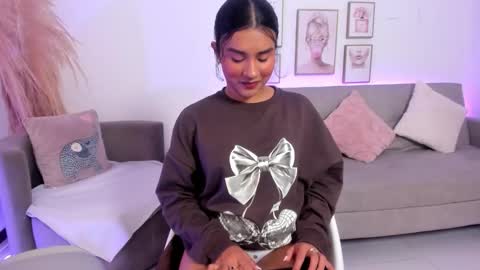 missy_lowe online show from September 17, 8:01 pm