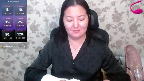 Snapshot of miya_asian_pinay555 chatting on December 16, 1:21 am Miya single mom online show from December 16, 1:21 am