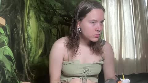 Snapshot of mo0n_goddess chatting on February 25, 12:25 am Misty online show from February 25, 12:25 am