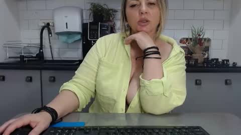 erika online show from February 6, 1:32 pm
