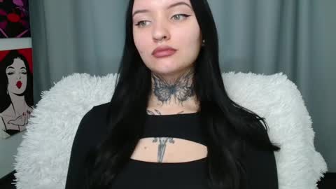 Snapshot of molly_montanaaa chatting on February 10, 9:36 am Lina online show from February 10, 9:36 am