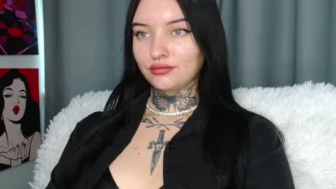Snapshot of molly_montanaaa chatting on December 2, 9:09 am Lina online show from December 2, 9:09 am