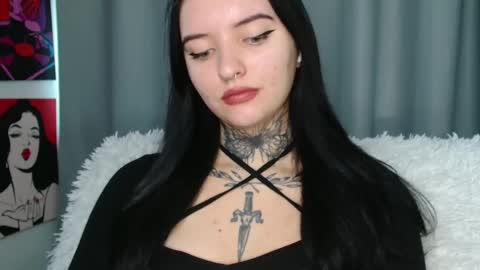 Snapshot of molly_montanaaa chatting on December 9, 9:17 am Lina online show from December 9, 9:17 am