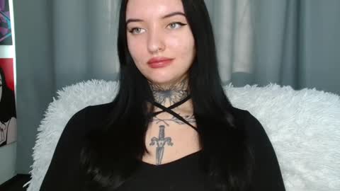 Snapshot of molly_montanaaa chatting on December 9, 12:19 pm Lina online show from December 9, 12:19 pm