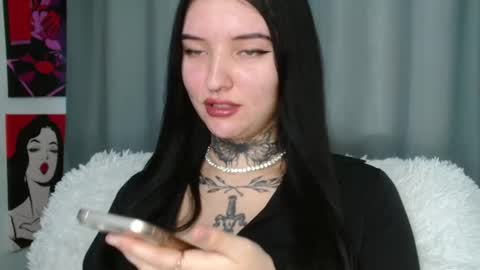 Snapshot of molly_montanaaa chatting on December 7, 9:11 am Lina online show from December 7, 9:11 am