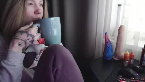 I have new photos come and see with love Molly online show from February 14, 7:49 am