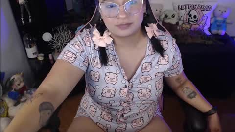 Snapshot of molly_shake chatting on January 15, 2:27 am Molly online show from January 15, 2:27 am
