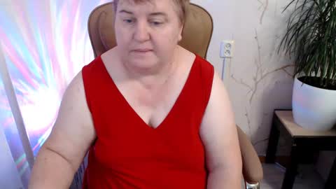 Snapshot of mommy99x chatting on January 10, 10:50 am Mommy99X online show from January 10, 10:50 am