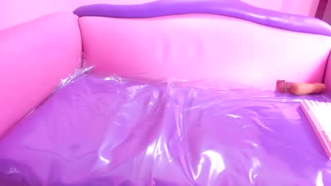 Snapshot of mommy_dirty_squirt chatting on March 6, 5:54 pm carolina online show from March 6, 5:54 pm