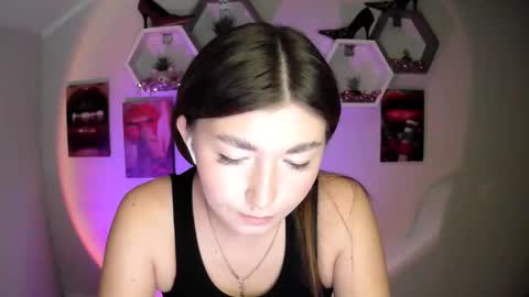 Snapshot of monica_sweets chatting on September 17, 11:13 am sweet girl and shine body online show from September 17, 11:13 am