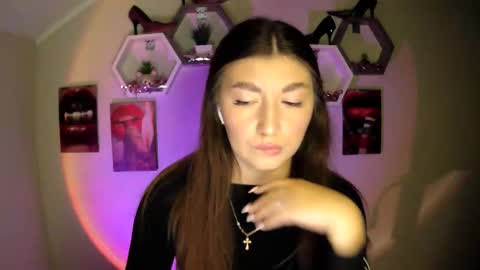 Snapshot of monica_sweets chatting on September 12, 7:54 am sweet girl and shine body online show from September 12, 7:54 am