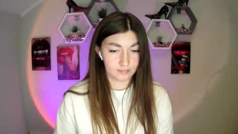 Snapshot of monica_sweets chatting on September 13, 7:55 am sweet girl and shine body online show from September 13, 7:55 am