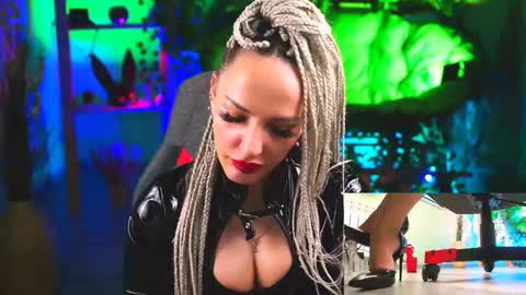 Snapshot of monicamaxwel chatting on February 28, 6:41 pm Monika online show from February 28, 6:41 pm