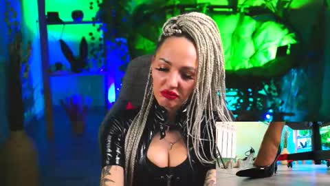 Snapshot of monicamaxwel chatting on March 1, 6:32 pm Monika online show from March 1, 6:32 pm