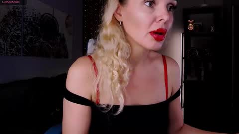 monicharm online show from September 18, 2:21 pm