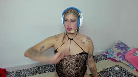 Snapshot of monojuan06 chatting on February 10, 10:30 pm veronika ind online show from February 10, 10:30 pm