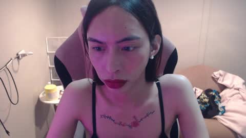 ELYSE A SIMPLE GIRL online show from February 15, 1:05 pm