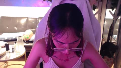 ELYSE A SIMPLE GIRL online show from December 2, 11:51 am
