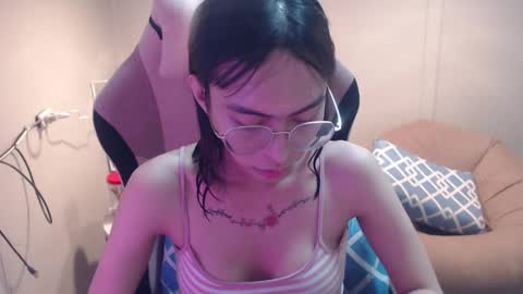 ELYSE A SIMPLE GIRL online show from January 29, 11:30 am