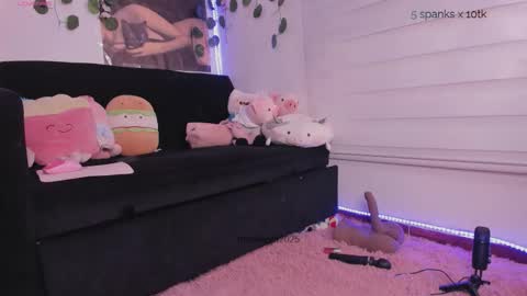 Snapshot of moonliight__ chatting on September 23, 2:05 am moonliight__ online show from September 23, 2:05 am