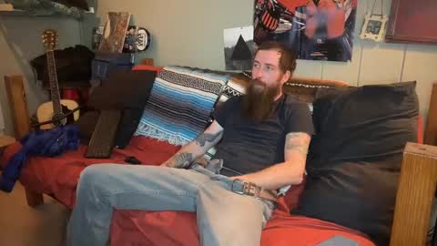 Snapshot of mr_valdor chatting on December 22, 12:07 am Valdor online show from December 22, 12:07 am