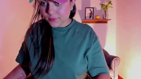 Snapshot of mrbuu_ chatting on January 24, 7:19 am Laura online show from January 24, 7:19 am