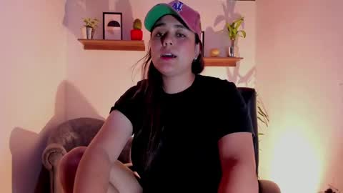 Snapshot of mrbuu_ chatting on January 31, 6:35 am Laura online show from January 31, 6:35 am