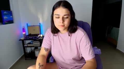 Snapshot of mrbuu_ chatting on September 21, 2:59 am Laura online show from September 21, 2:59 am